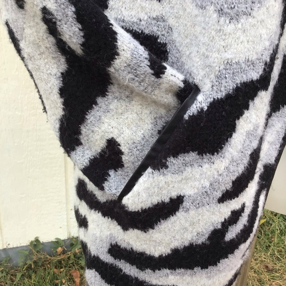 EUC Winter Camo Print Cozy Jacquard Overpiece - Picture 11 of 16